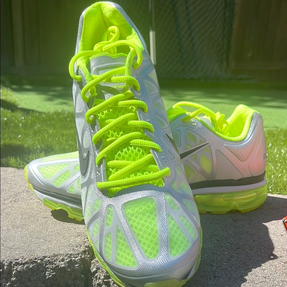 Men’s Air Max 2011
Brand New